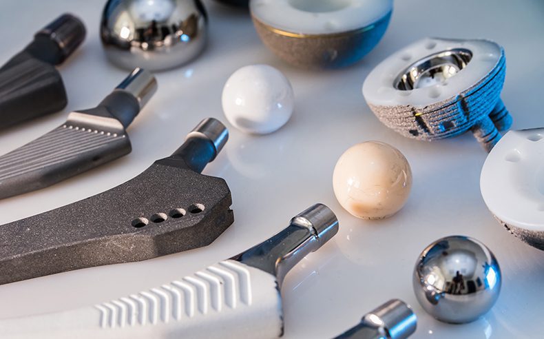 Efficient Medical Implant Cleaning with In Line Spray and Ultrasonic Immersion Technology
